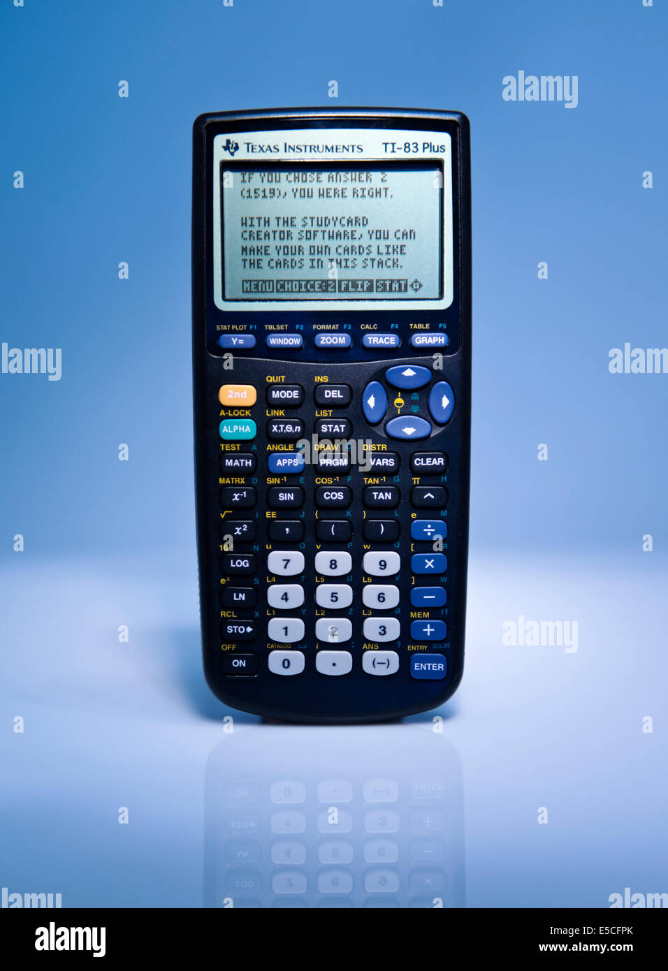 Detailansicht front einen Texas Instruments TI-83 Plus grafischen Taschenrechner. Stockfoto
