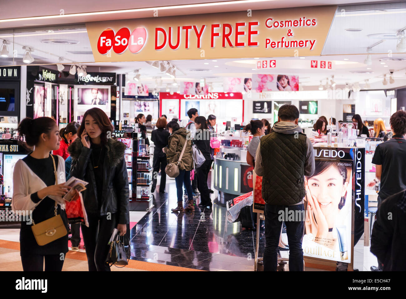 FaSoLa Duty-Free-Shop am Narita International Airport in Japan Stockfoto