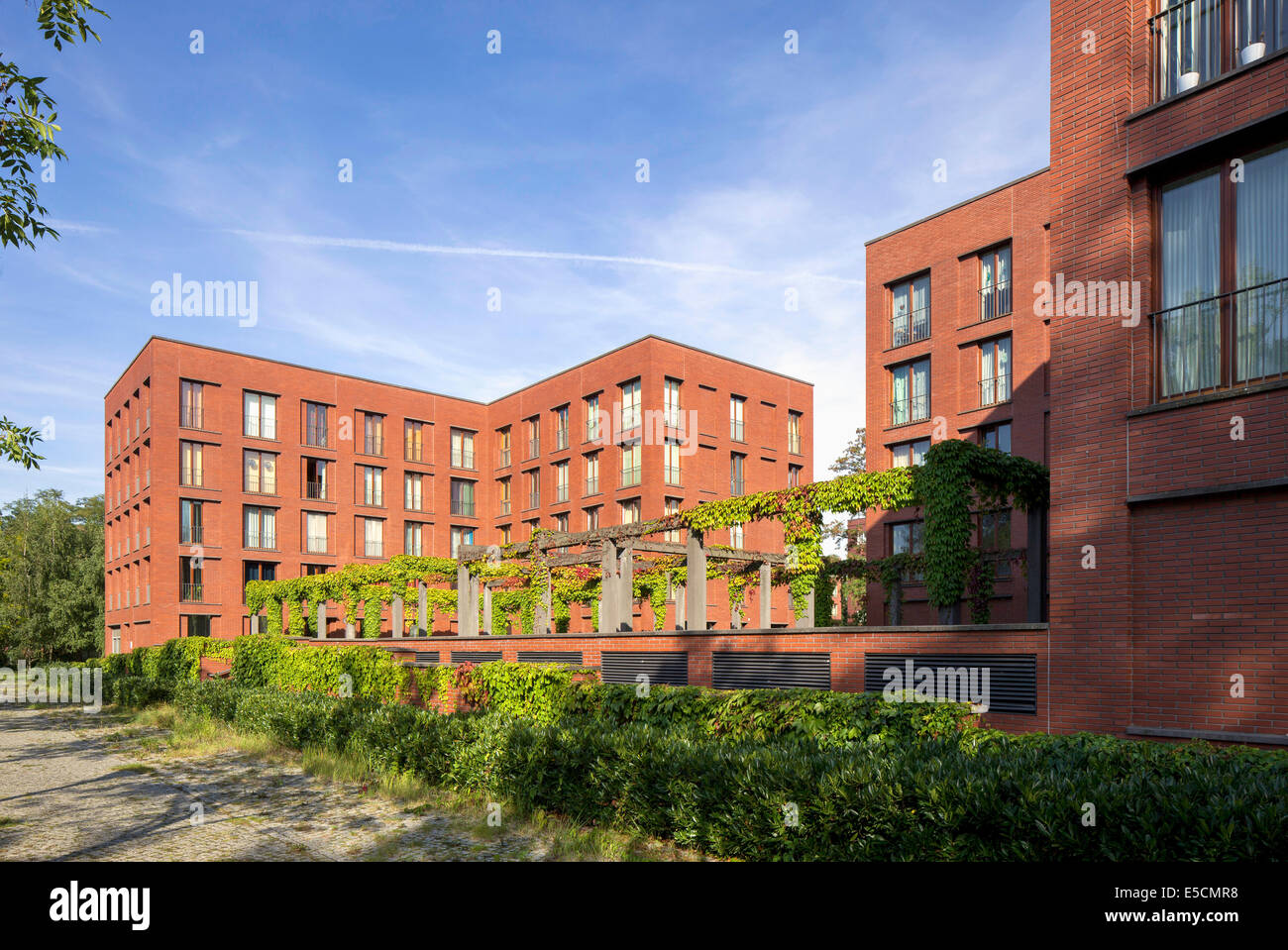 Wohngebäude mit einer Pergola, Wasserstadt Oberhavel, den Spandauer See, Spandau, Berlin, Deutschland Stockfoto