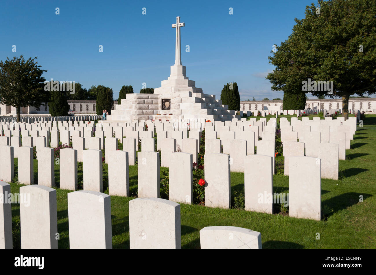 Kreuz des Opfers am Tyne Cot Commonwealth Kriegsfriedhof Gräber für die Toten des ersten Weltkrieges, Zonnebeke, Belgien Stockfoto