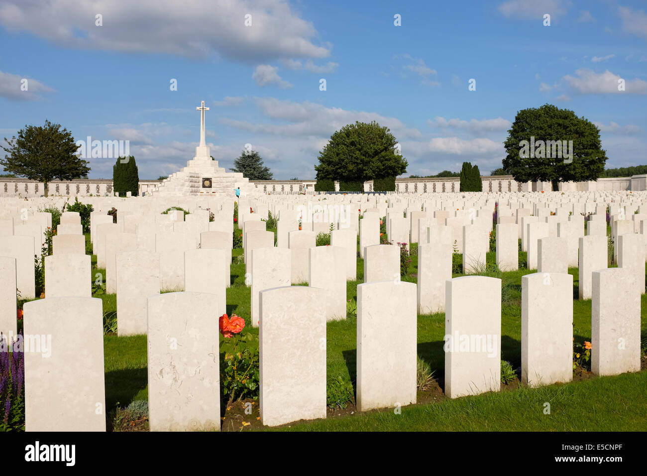 Kreuz des Opfers am Tyne Cot Commonwealth Kriegsfriedhof Gräber für die Toten des ersten Weltkrieges, Zonnebeke, Belgien Stockfoto