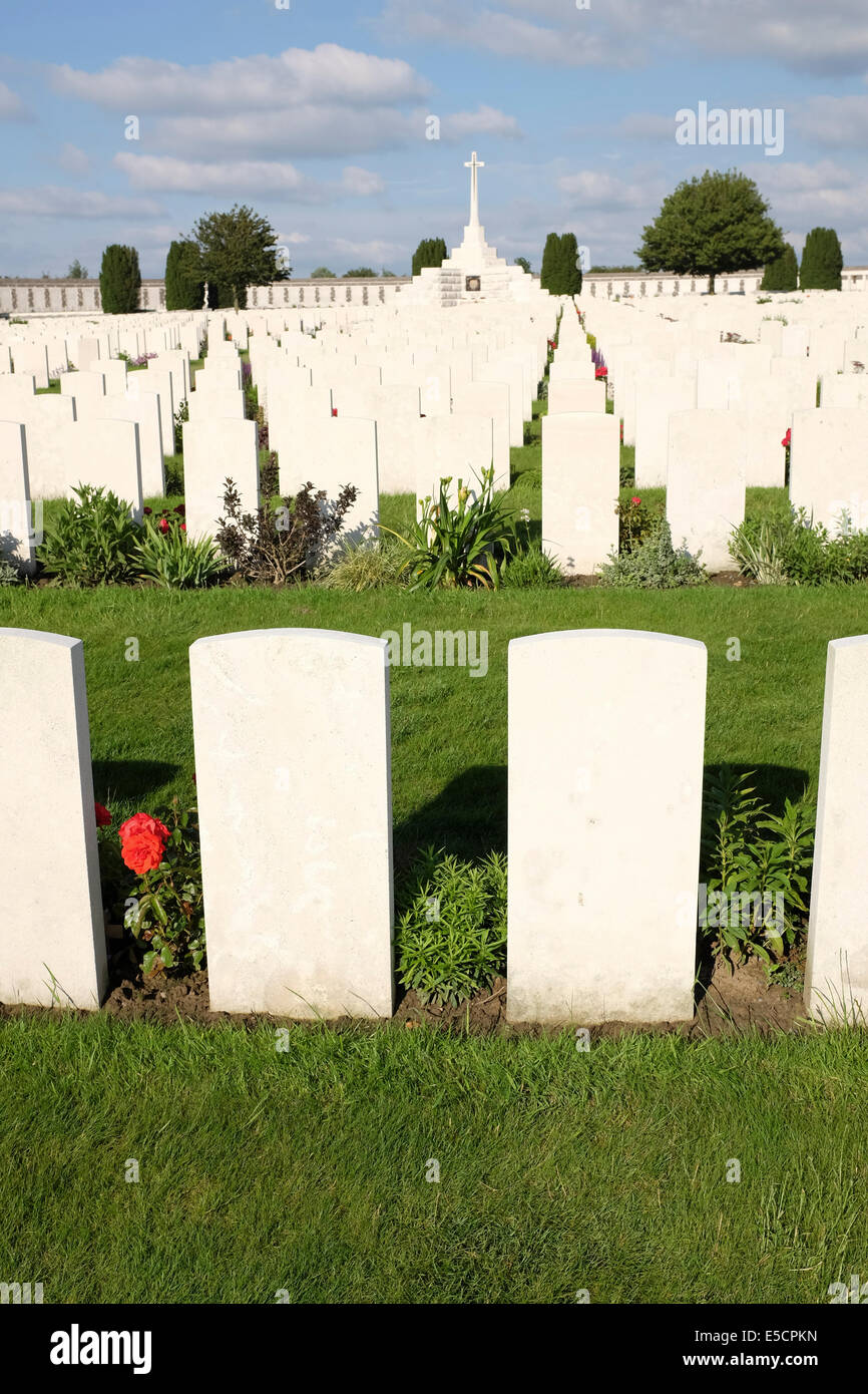 Kreuz des Opfers am Tyne Cot Commonwealth Kriegsfriedhof Gräber für die Toten des ersten Weltkrieges, Zonnebeke, Belgien Stockfoto