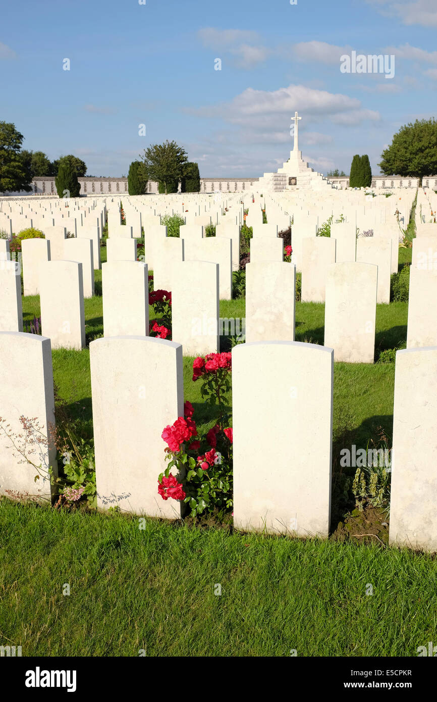 Kreuz des Opfers am Tyne Cot Commonwealth Kriegsfriedhof Gräber für die Toten des ersten Weltkrieges, Zonnebeke, Belgien Stockfoto