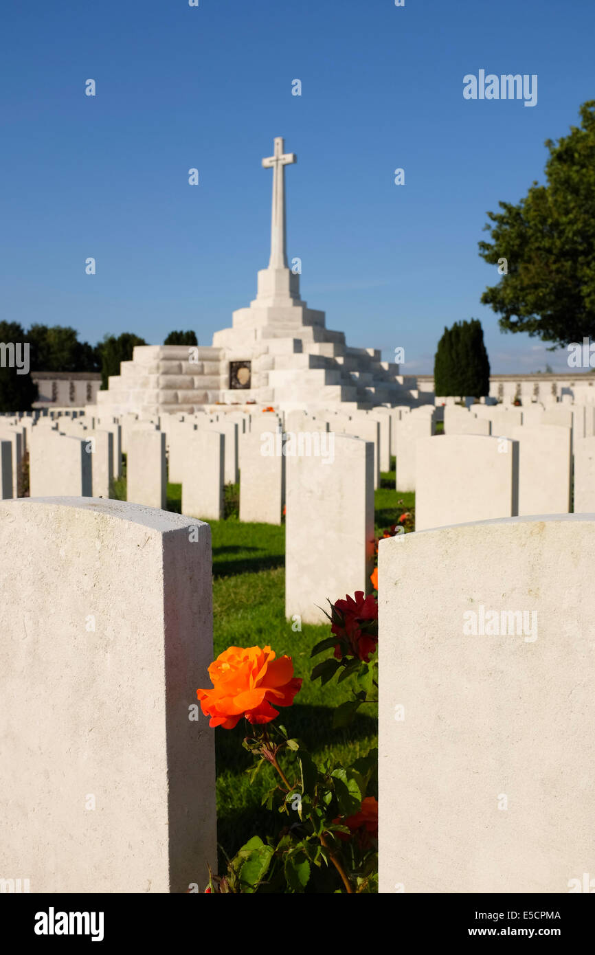 Kreuz des Opfers am Tyne Cot Commonwealth Kriegsfriedhof Gräber für die Toten des ersten Weltkrieges, Zonnebeke, Belgien Stockfoto