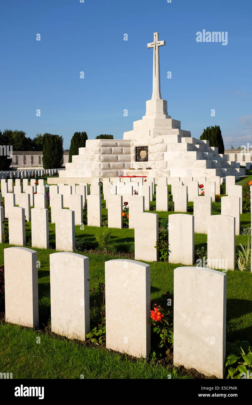 Kreuz des Opfers am Tyne Cot Commonwealth Kriegsfriedhof Gräber für die Toten des ersten Weltkrieges, Zonnebeke, Belgien Stockfoto