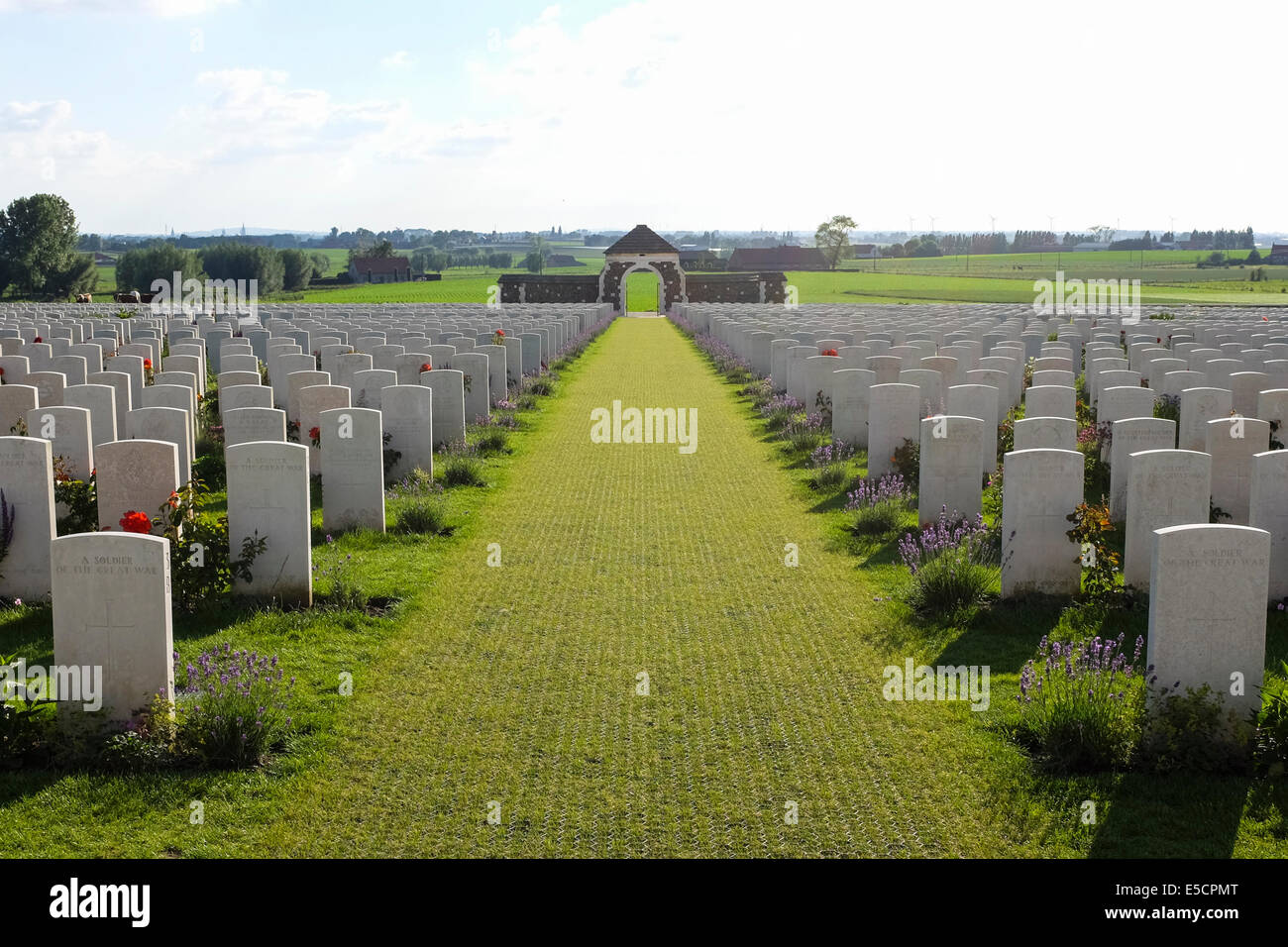 Tyne Cot Friedhof für die Toten des ersten Weltkrieges, Zonnebeke, Belgien Stockfoto