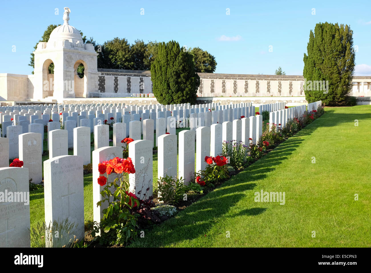 Tyne Cot Friedhof für die Toten des ersten Weltkrieges, Zonnebeke, Belgien Stockfoto
