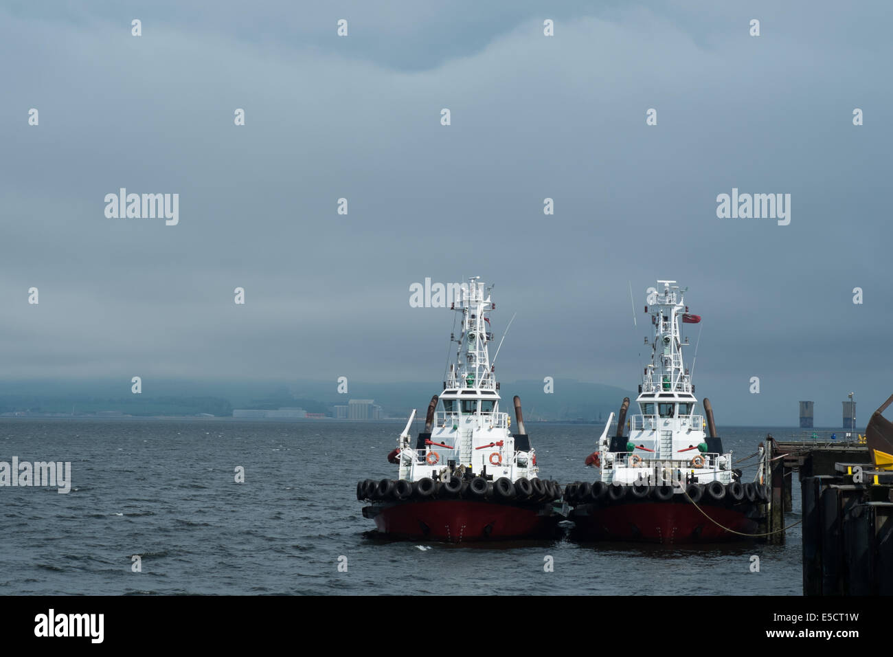 Zwei Schleppboote vertäut in Invergordon Schottland Stockfoto