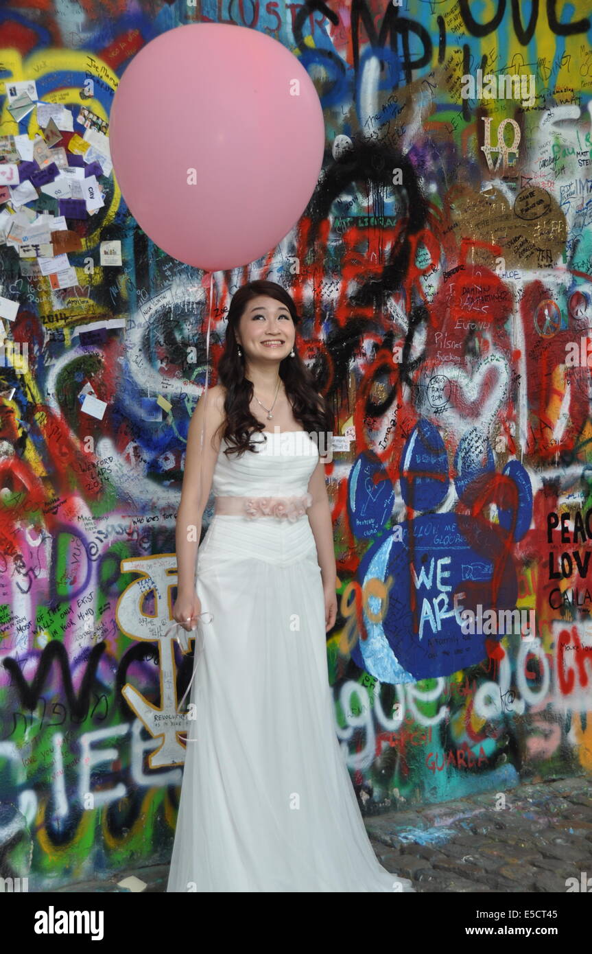 Bunte Graffiti an der berühmten John Lennon Wand in Prag, Tschechische Republik Stockfoto