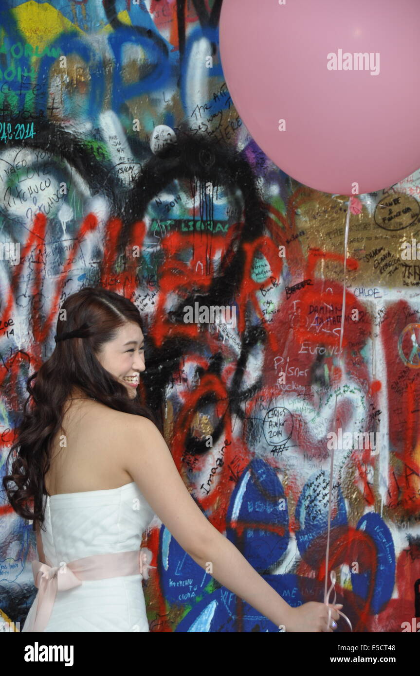 Bunte Graffiti an der berühmten John Lennon Wand in Prag, Tschechische Republik Stockfoto