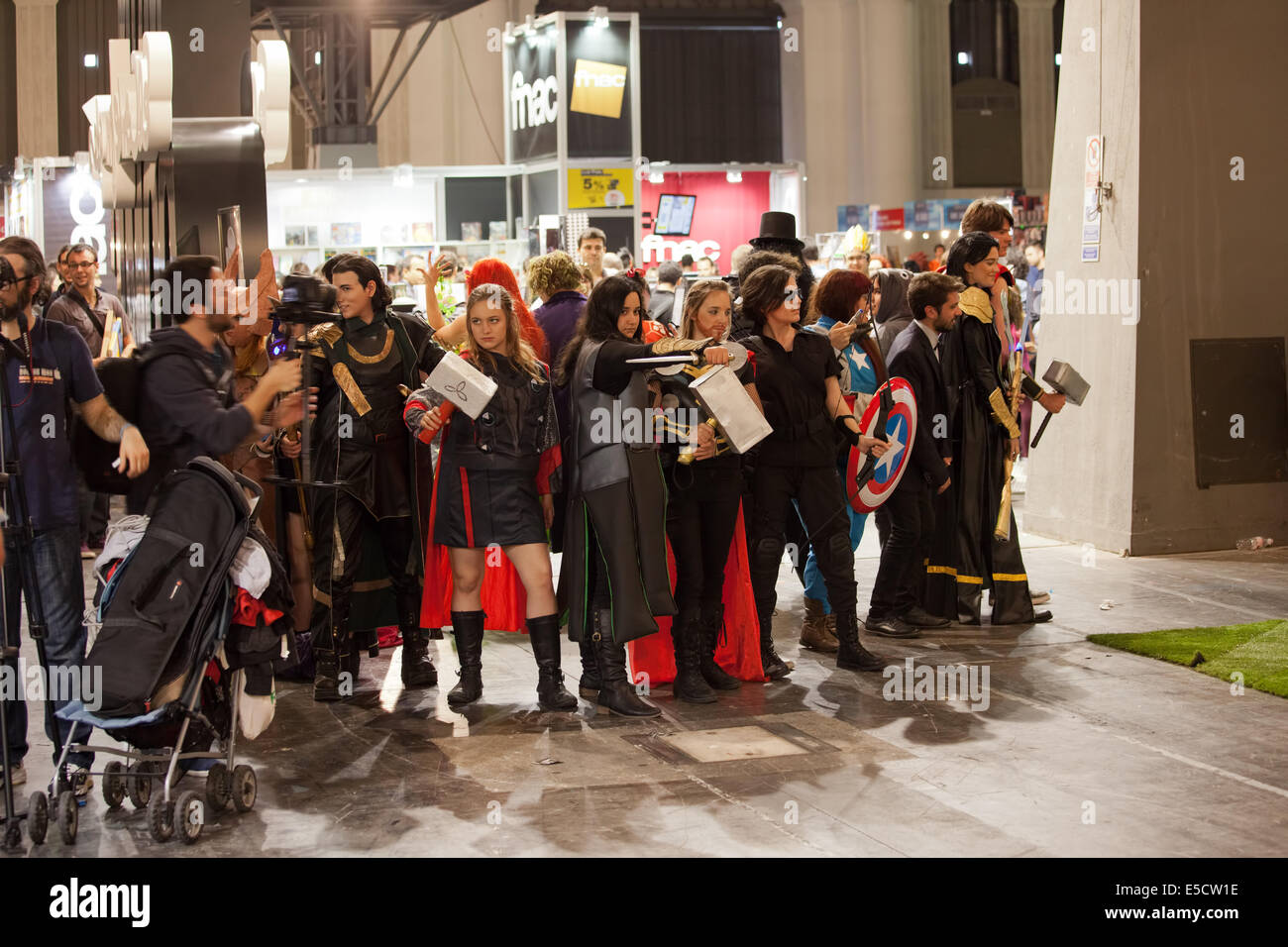 Superhelden, die am 17. Mai 2014 auf der Internationalen Comic-Messe in Barcelona, Katalonien, Spanien, posieren. Stockfoto