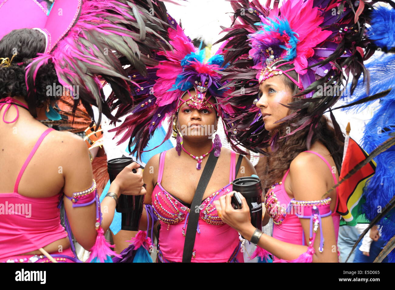 Foto von karibischen Frauen tragen Trachten Karibik festival Stockfoto