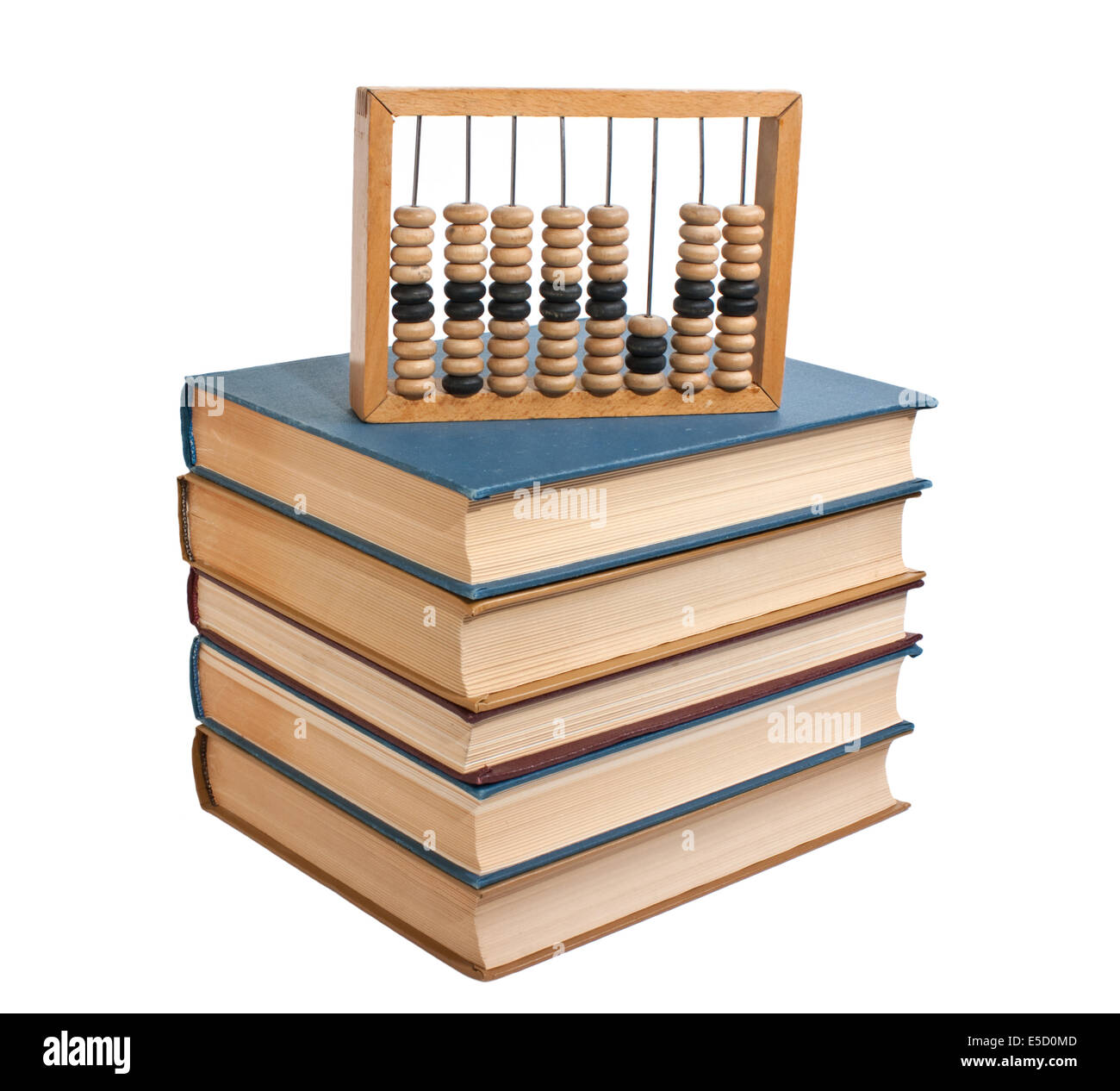 Hölzerne Abacus auf einen Stapel Bücher isoliert auf weiss Stockfoto