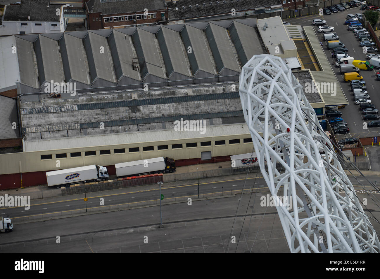 Eine Luftaufnahme, Blick auf den berühmten Bogen von Wembleystadion, London, UK Stockfoto