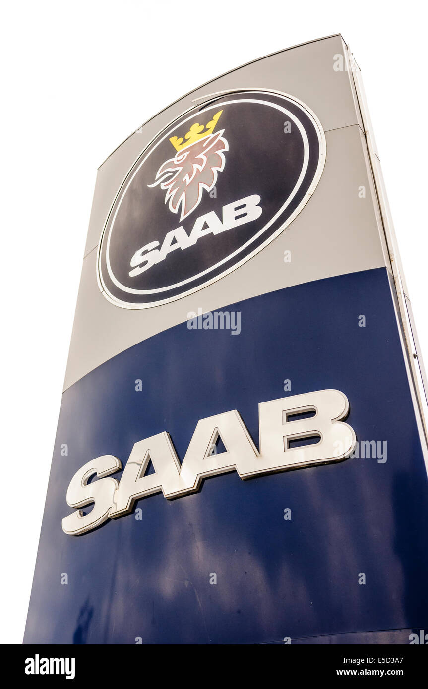 Melden Sie sich bei einem Saab-Autohändler. Stockfoto
