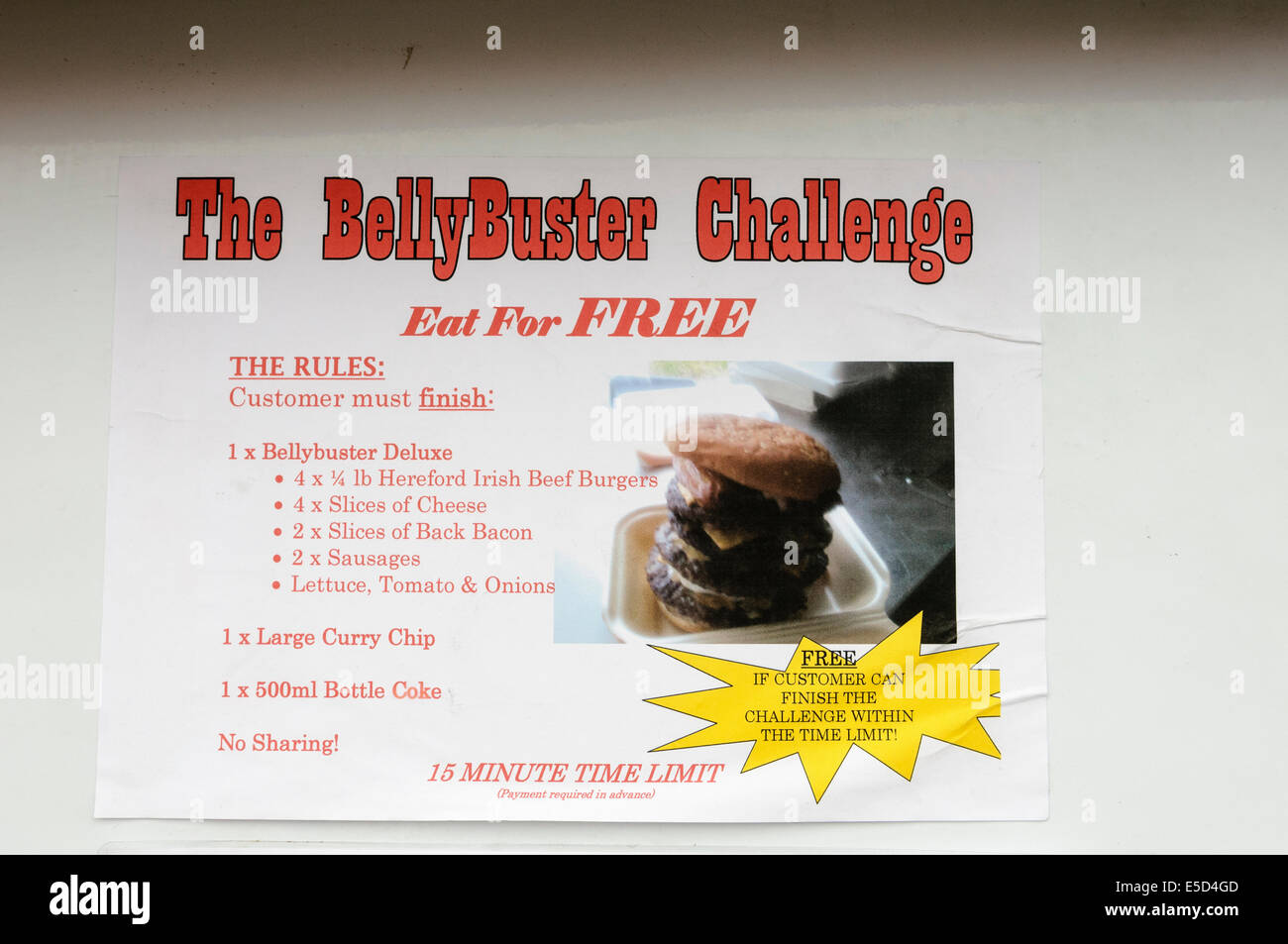 Schild an einer Fast Food für ein "Bellybuster Herausforderung", in denen die Kunden eine Mahlzeit für sich erhalten können, wenn Sie es alle in 15 Minuten abgeschlossen werden kann Stockfoto