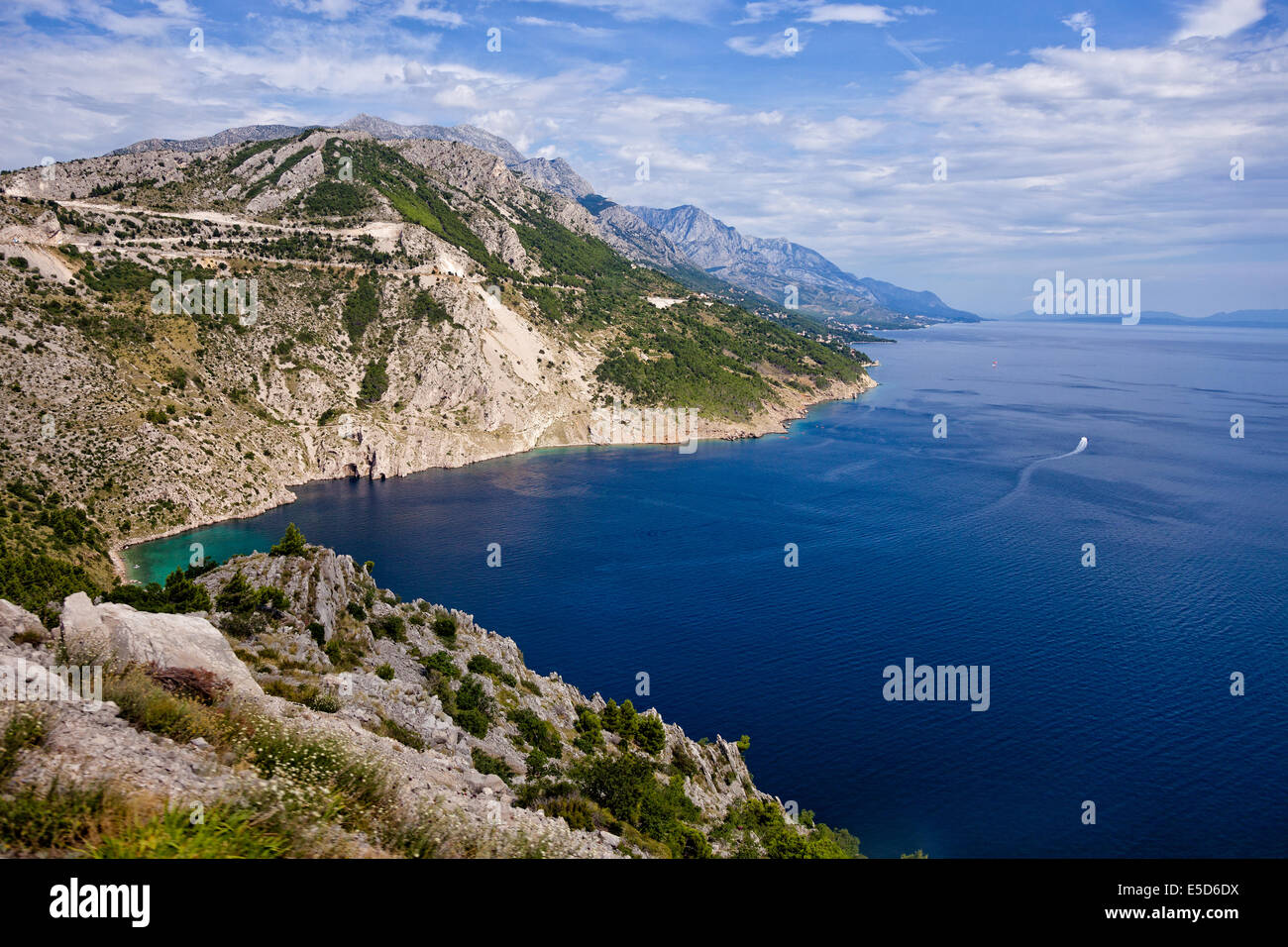 Die Makarska Riviera ist ein Teil der kroatischen Küste des Adriatischen Meeres. Stockfoto