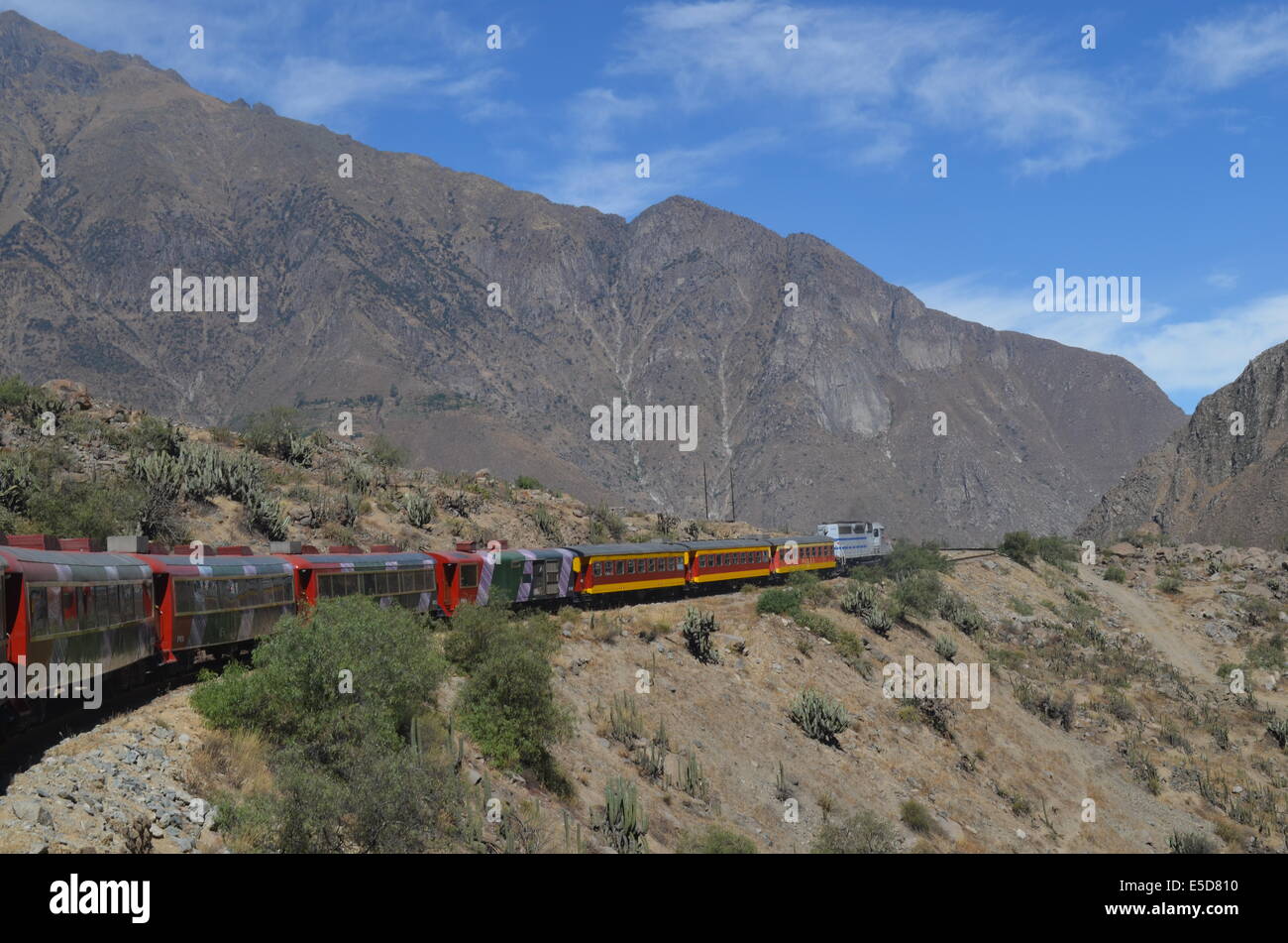 Die Ferrocarril Central zwischen Lima und Huancayo, Peru. Über die Anden, ist dieser Zug den 2. höchsten Zug der Welt. Stockfoto