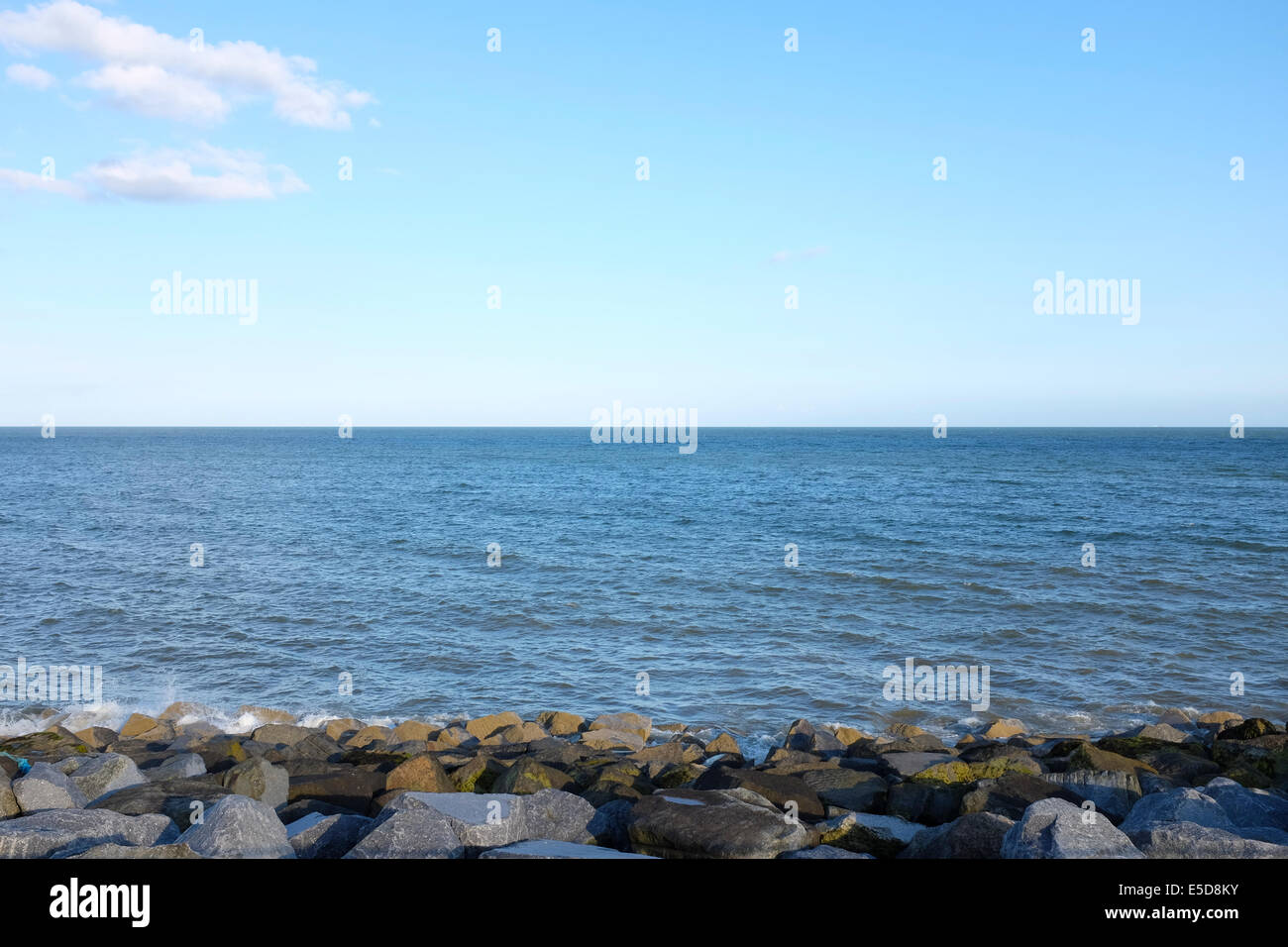 Felsige Küste von England an Hythe Straße, UK Stockfoto