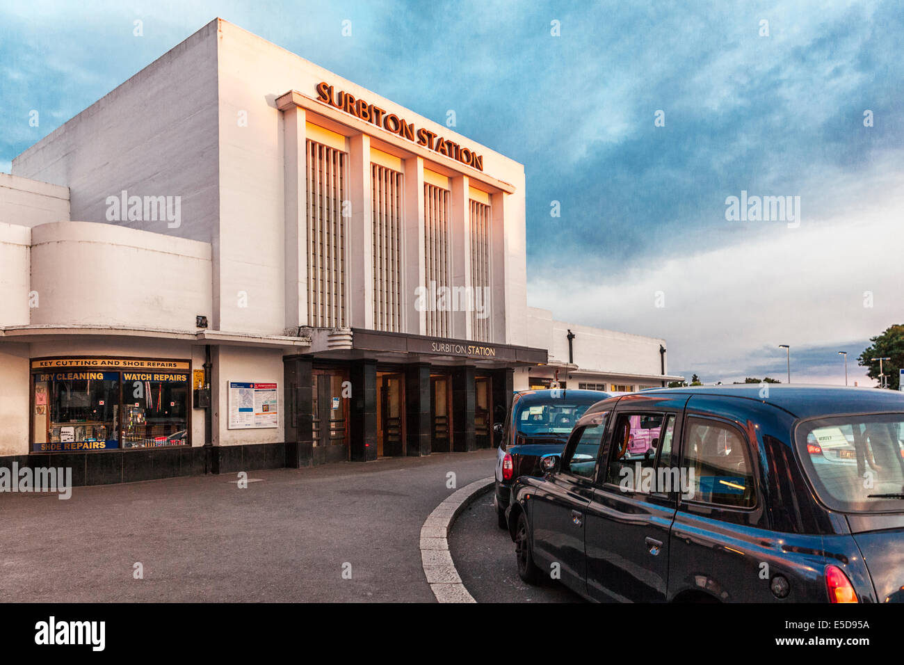 Kabinen außen Surbiton Bahnhof, Greater London, Surrey, England Stockfoto