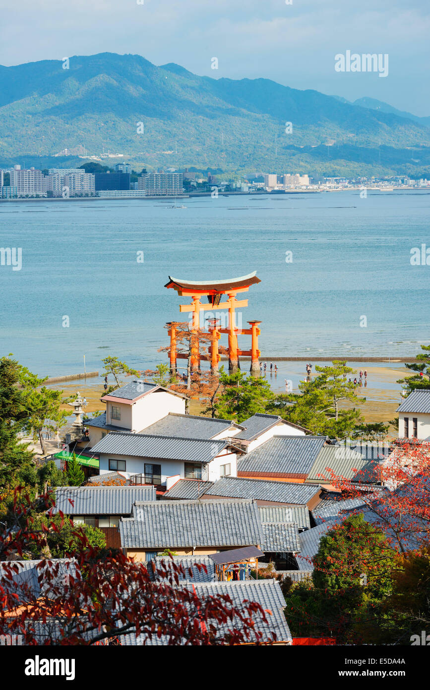 Asien, Japan, Honshu, Hiroshima-Präfektur, Insel Miyajima Torii Tor des Itsukushima-Jinja Shinto-Schrein, der UNESCO Stockfoto