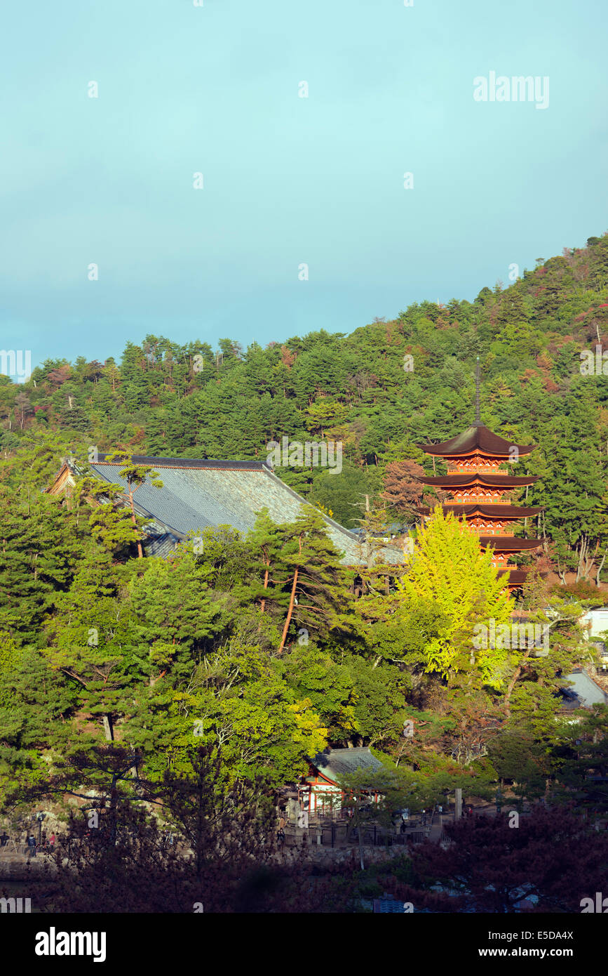 Asien, Japan, Honshu, Hiroshima-Präfektur, Insel Miyajima, Pagode am Itsukushima-Jinja Shinto-Schrein, der UNESCO Stockfoto