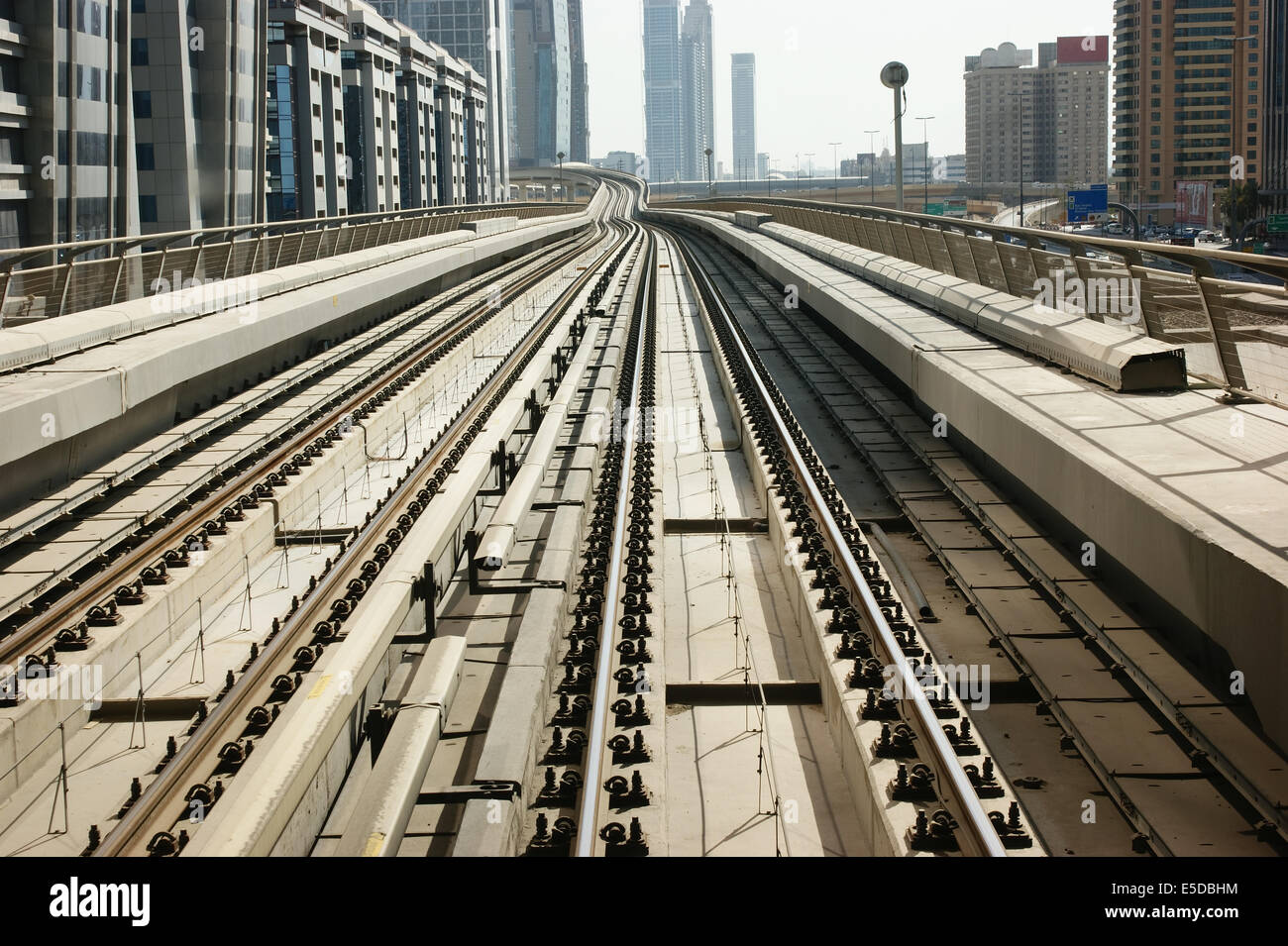 u-Bahn-Gleise in den Vereinigten Arabischen Emiraten Stockfoto