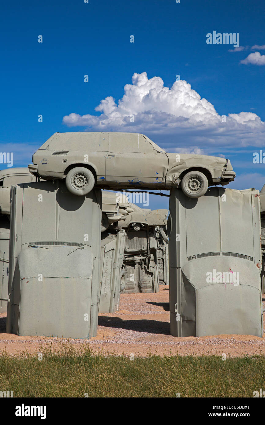 Allianz, Nebraska - Carhenge, einem Kreis von alten Autos miteinander verschraubt und die Hälfte in der Erde vergraben. Stockfoto