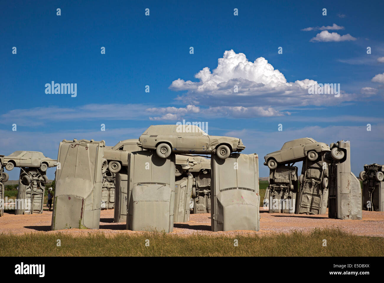 Allianz, Nebraska - Carhenge, einem Kreis von alten Autos miteinander verschraubt und die Hälfte in der Erde vergraben. Stockfoto