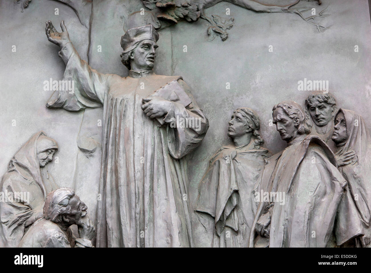 Relief vom Haupttor des Nationaldenkmals in Vitkov Prag, Tschechische Republik. Prag Jan Hus die Tschechische Republik Jan Hus oder John Huss Predigt Stockfoto