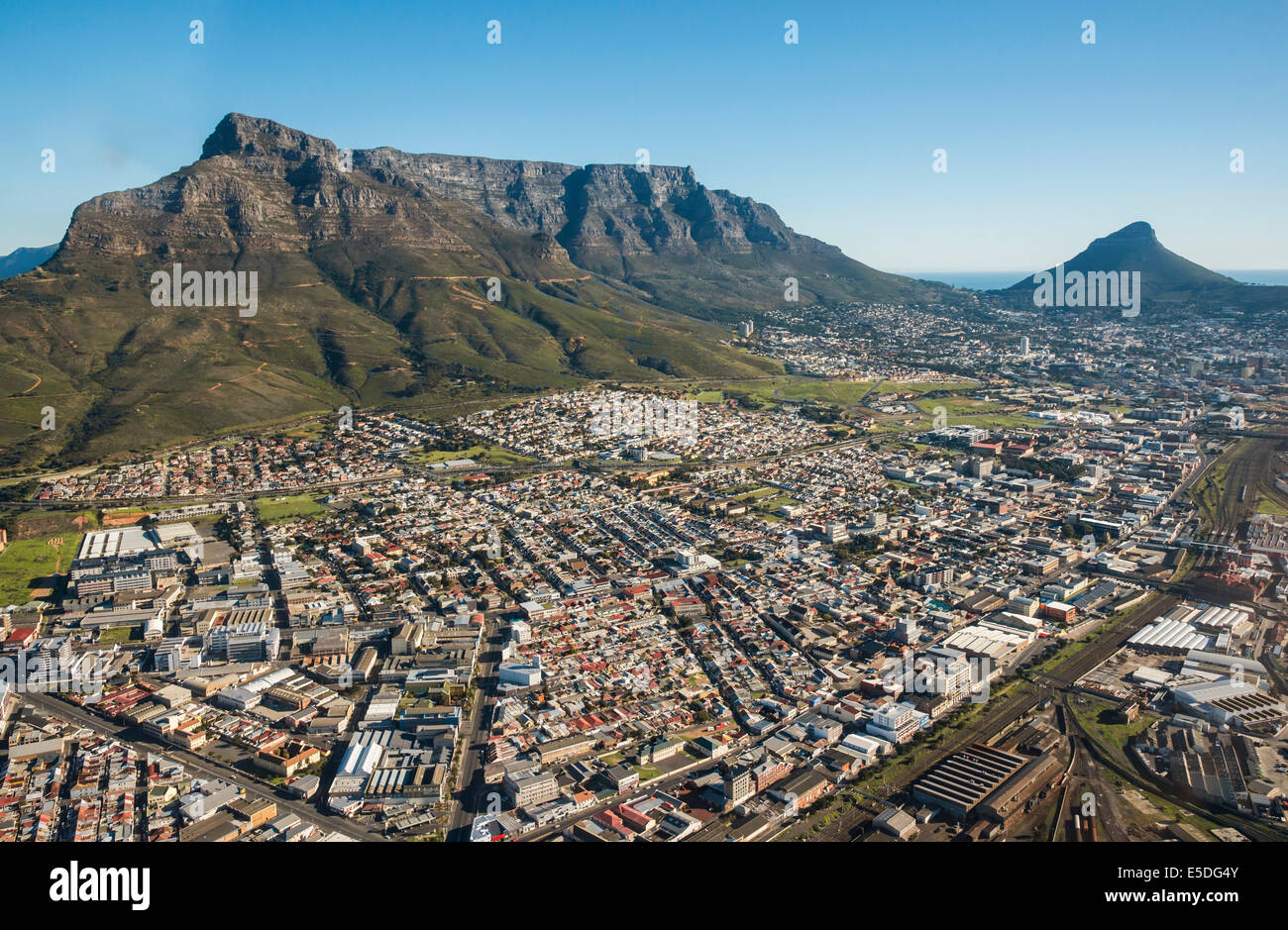 Antenne zu sehen, des Teufels Gipfel, Tafelberg und Lion es Head, Cape Town, Western Cape, Südafrika Stockfoto
