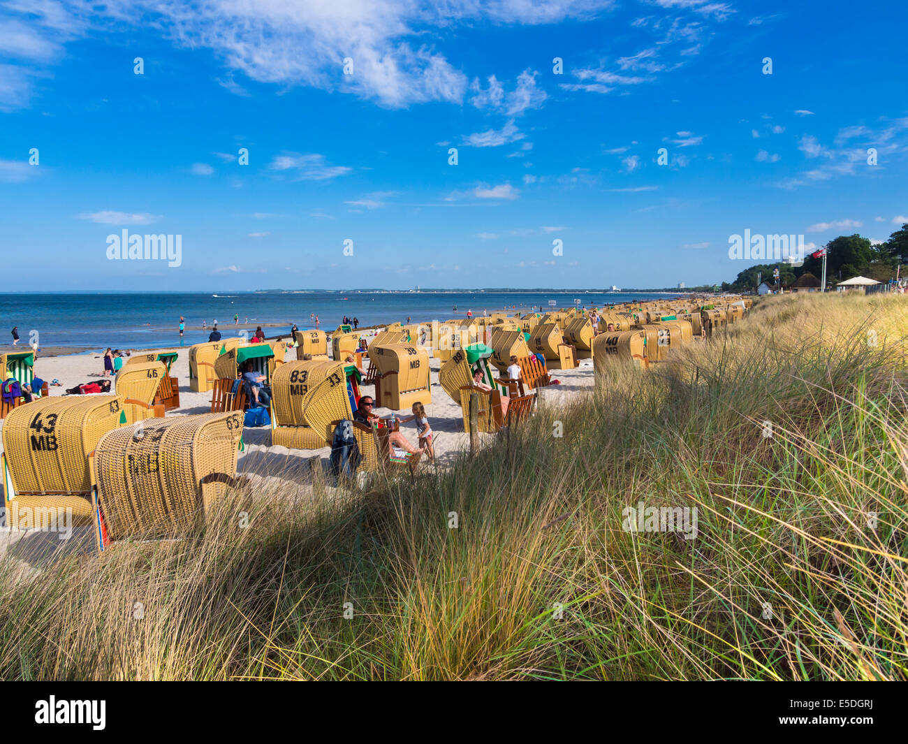 Deutschland, Schleswig-Holstein, Scharbeutz, Liegestühle am Strand Stockfoto