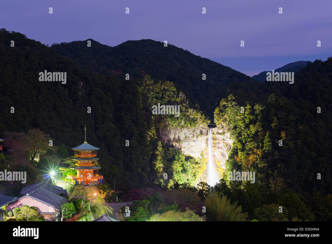 Asien; Japan; Honshu; Präfektur Wakayama; Nachi keine Taki Wasserfall und Pagode; Shinto-Schrein, der UNESCO Stockfoto