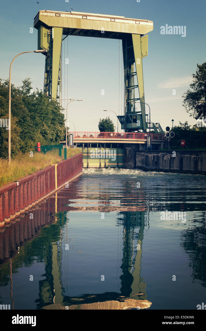 Deutschland, Nordrhein-Westfalen, Wesel-Datteln-Kanal mit Flaesheim watergate Stockfoto