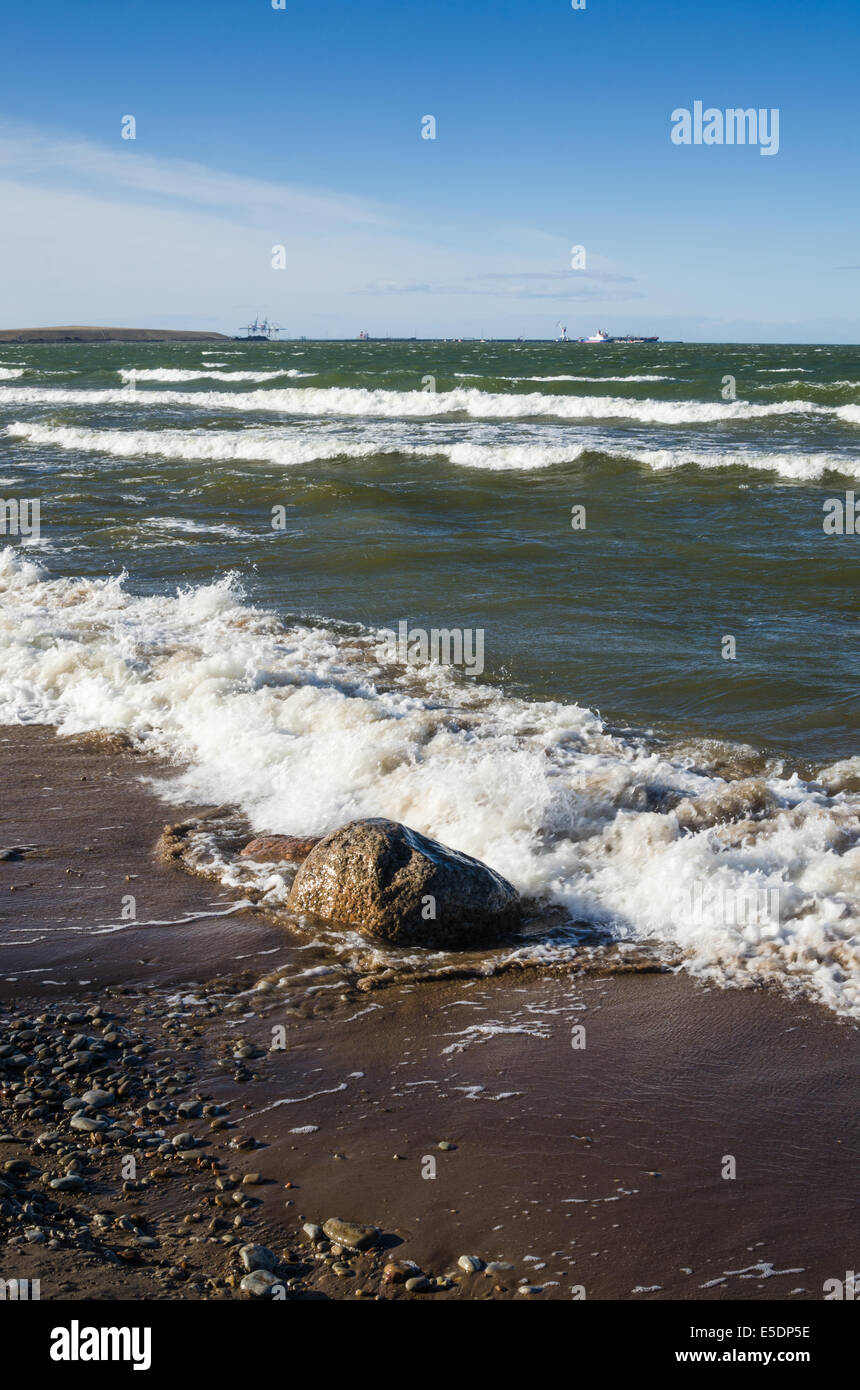 Meereswellen an der Küste. Der Ostsee. Stockfoto