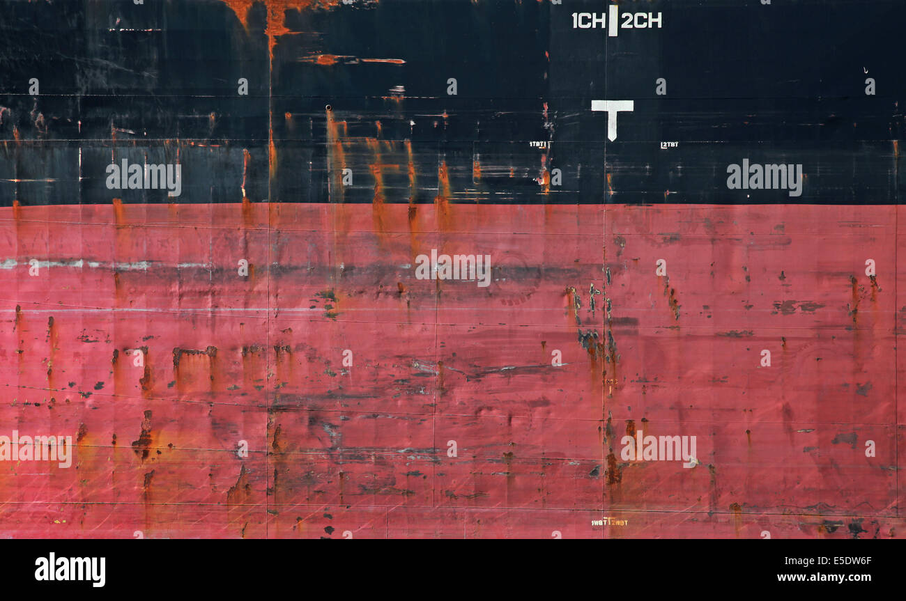 Schwarze und rote Cargo Schiffsrumpf Seite Textur Stockfoto