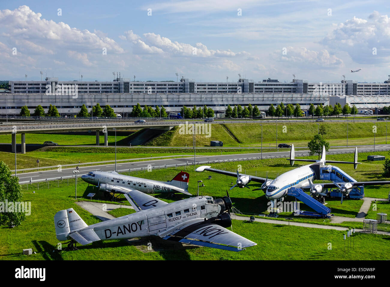 Historische Flugzeuge auf Besucher Park am Flughafen München, München, Bayern, Deutschland Stockfoto