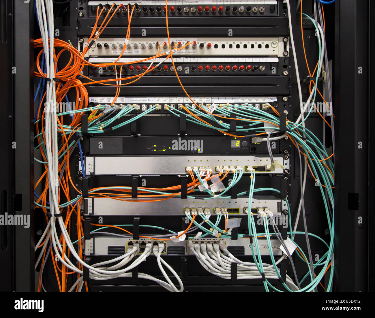 Netzwerk-Switches in einem Unternehmensnetzwerk Stockfoto