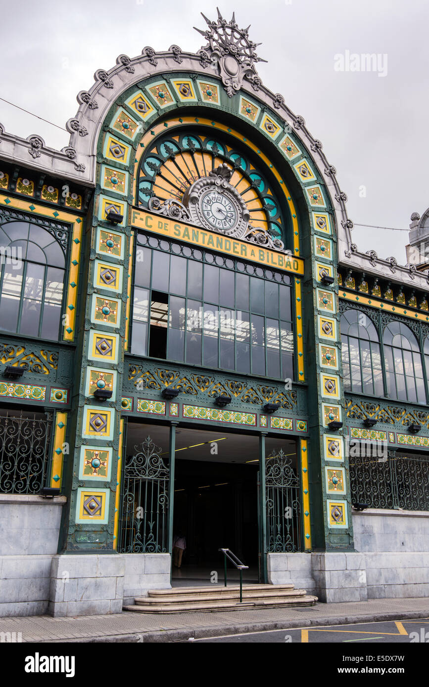 Hauptfassade des Santander - La Concordia Bahnhof, Bilbao, Baskenland, Spanien Stockfoto