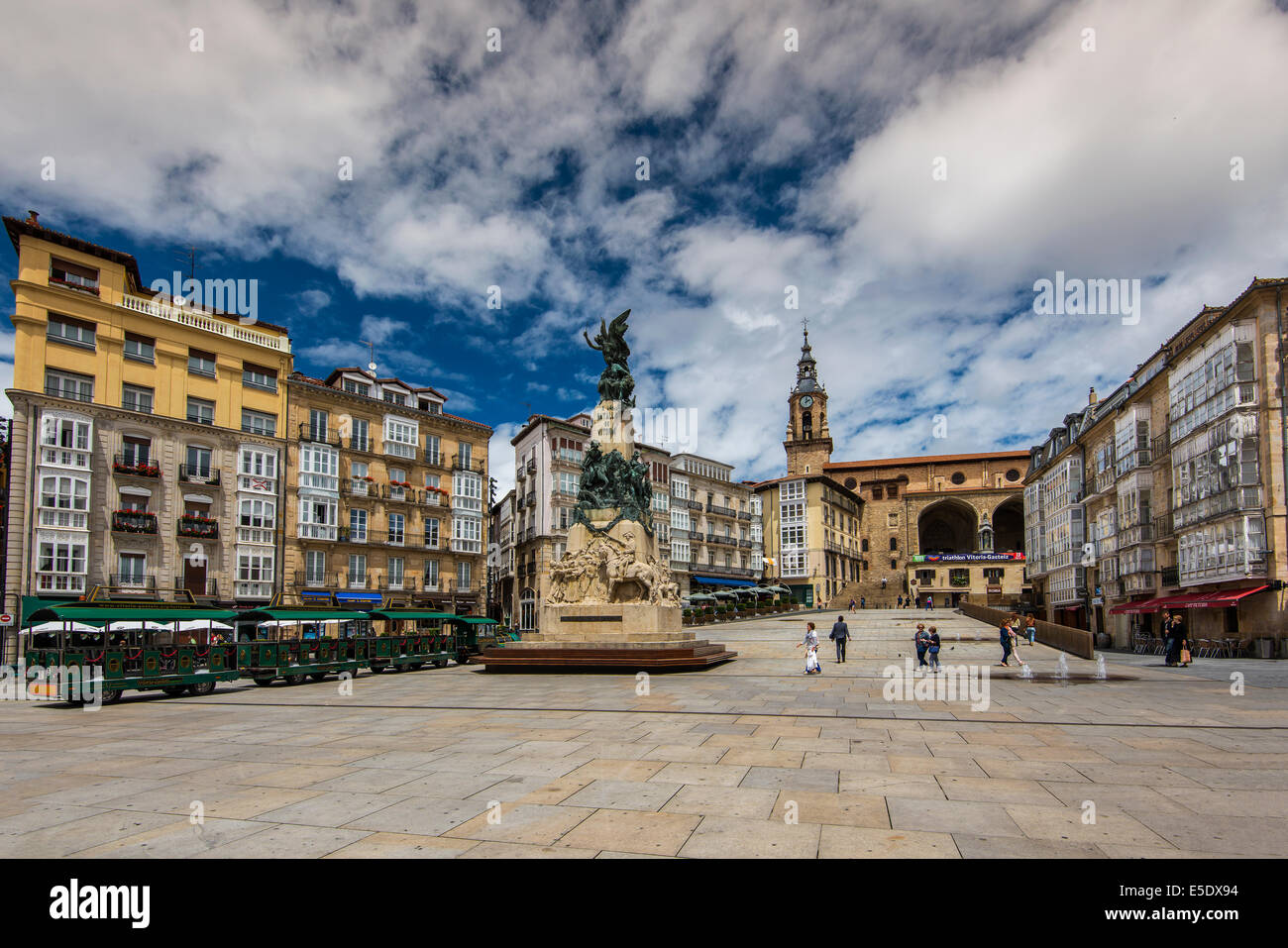 Plaza De La Virgen Blanca Vitoria Gasteiz Alava Baskenland Spanien Stockfotografie Alamy