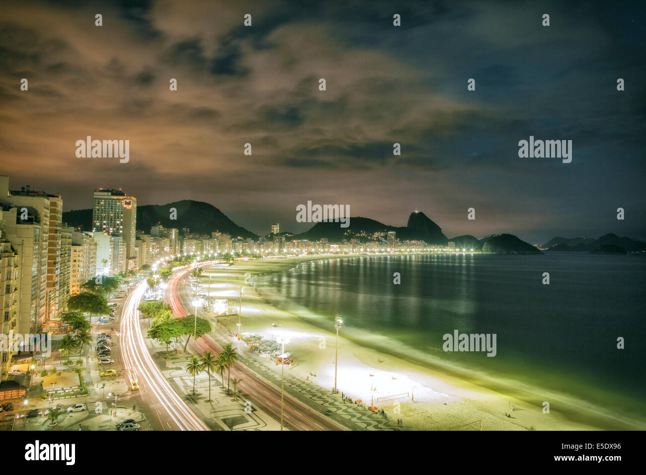 Am Abend Blick auf die Copacabana in Rio de Janeiro Stockfoto