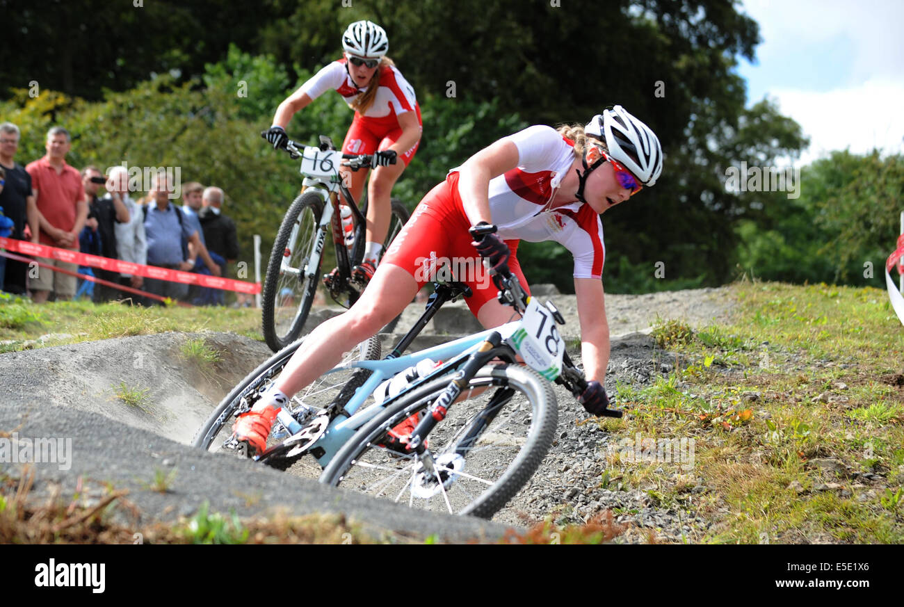 ANNIE LAST & ALICE BARNES ENGLAND CATKIN BRAES GLASGOW Schottland 29. Juli 2014 Stockfoto