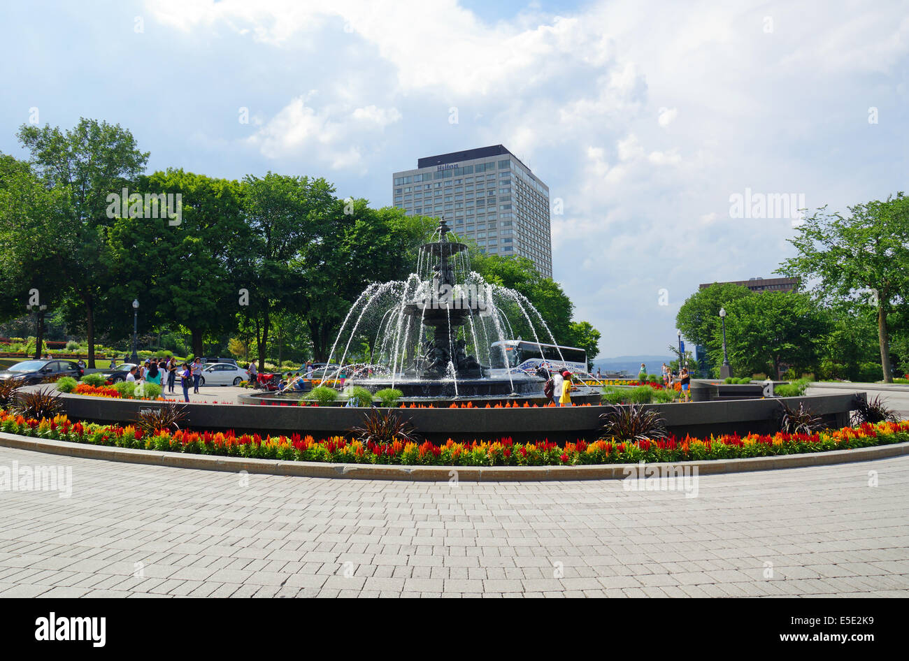 QUEBEC Stadt, Kanada - Juli, 20: Brunnen de Tourny befindet sich im Stadtzentrum, direkt vor Quebec Parlament, in alten Qubecc Stadt, Stockfoto