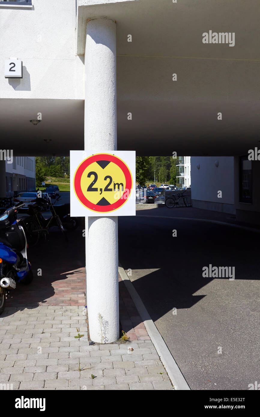 Kein Eintrag für Fahrzeuge mit einer Gesamthöhe von mehr als 2,2 m, Finnland Stockfoto