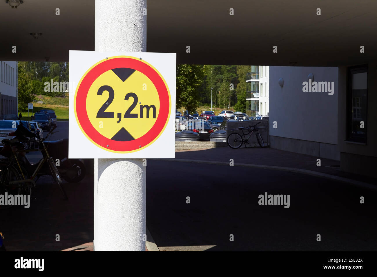 Kein Eintrag für Fahrzeuge mit einer Gesamthöhe von mehr als 2,2 m, Finnland Stockfoto