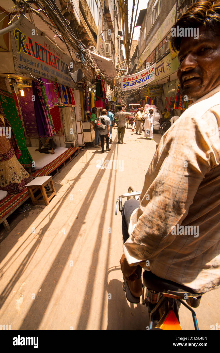 Mister Yahoo (Dot Com) meine sehr freundlich und zuvorkommend-Zyklus Rickshaw Wallah.  Bereisen die Textilmärkte von Neu-Delhi, Indien. Stockfoto