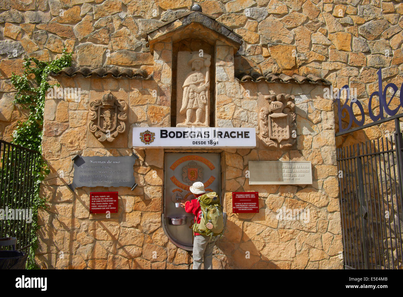 Weg von St. James, Wein-Brunnen, Bodegas Irache, Pilger, Camino de Santiago, Navarra, Ayegui, Navarra, Spanien Stockfoto