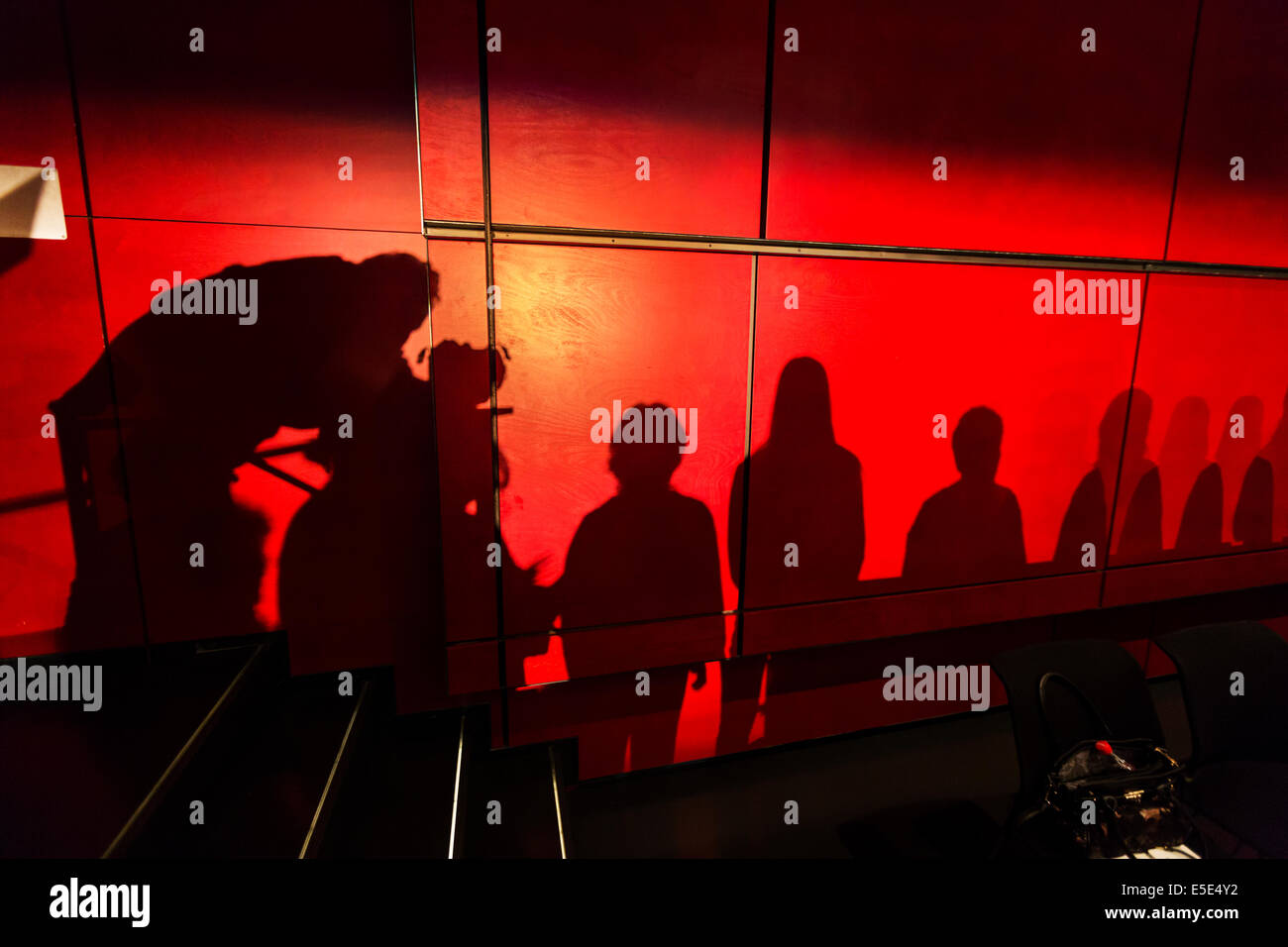 Schatten an harpa Konferenz- und Konzerthalle, Reykjavik, Island Stockfoto