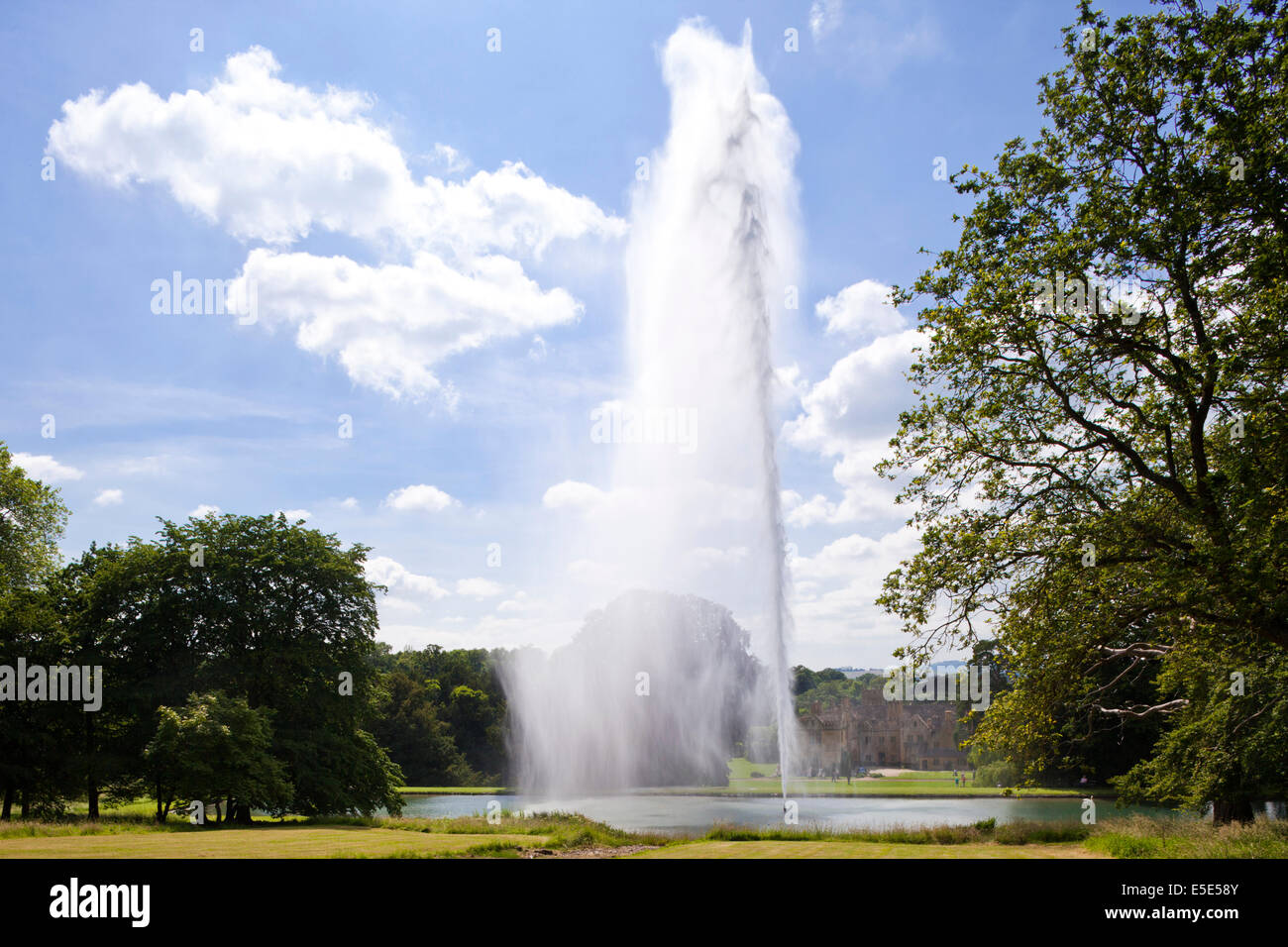 Der 300 Fuß hoch Brunnen Stanway House, Gloucestershire UK – der Brunnen ist das höchste Gebäude in Großbritannien Stockfoto