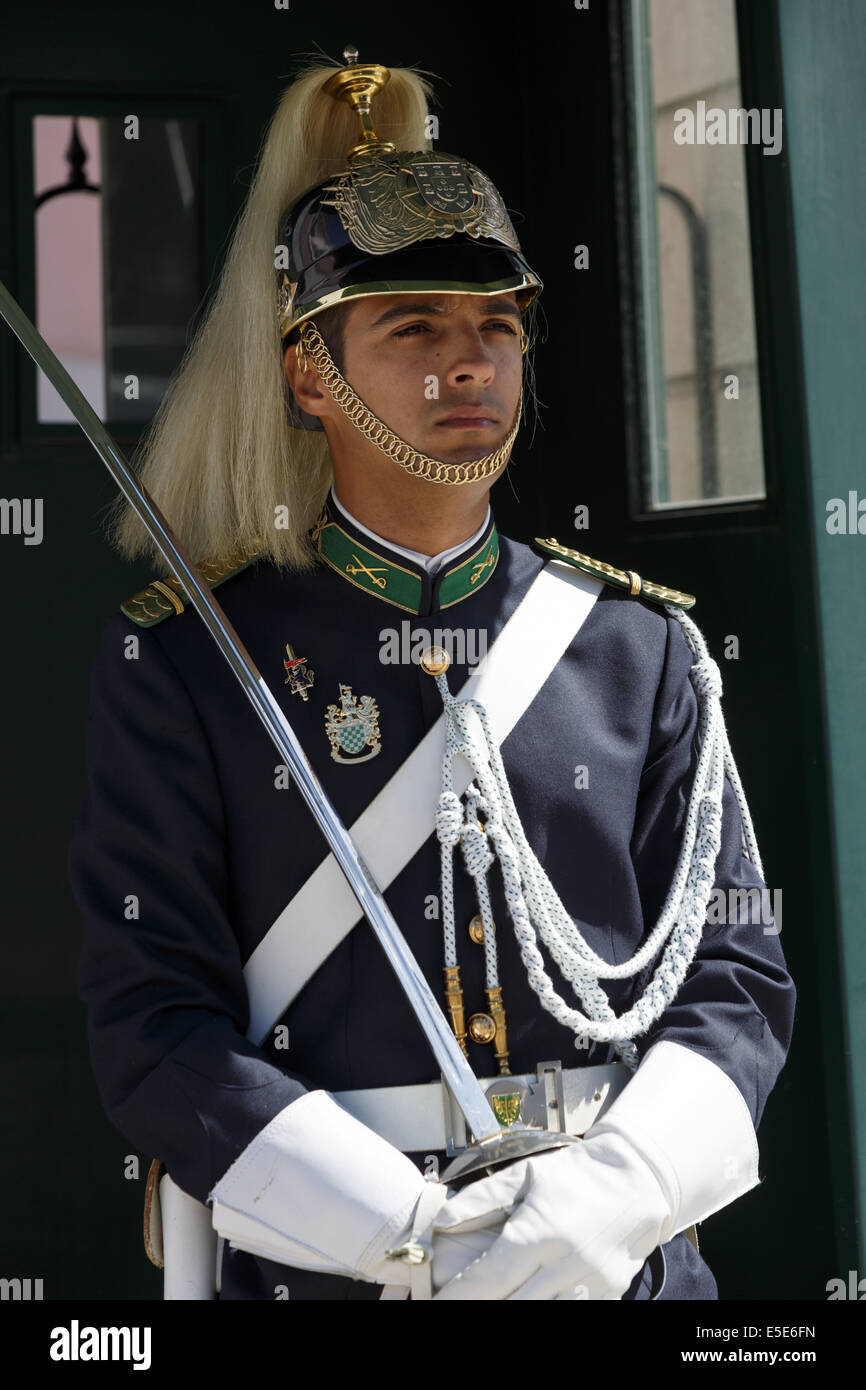 Soldat auf Wache an der portugiesischen Presidential Palace Lissabon Stockfoto